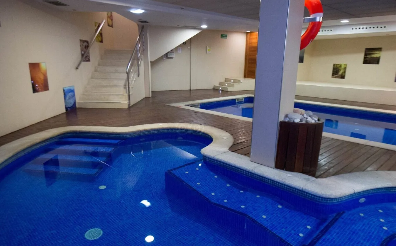 Jacuzzi Hidromasaje del Silken Ciudad Gijón