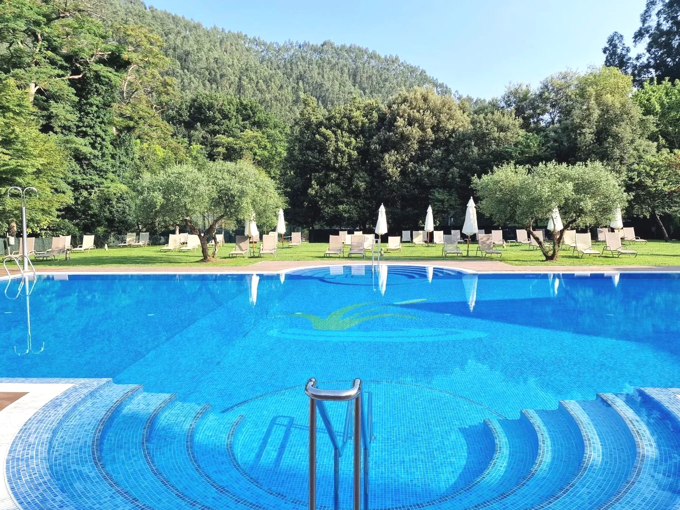 Piscina al aire libre Gran Hotel Balneario De Puente Viesgo Spa Piscina al aire libre Gran Hotel Balneario De Puente Viesgo Spa